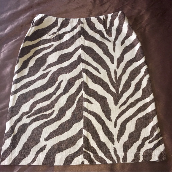 SOLD! Liz Claiborne Animal Print Pencil Skirt 8 - Picture 2 of 3